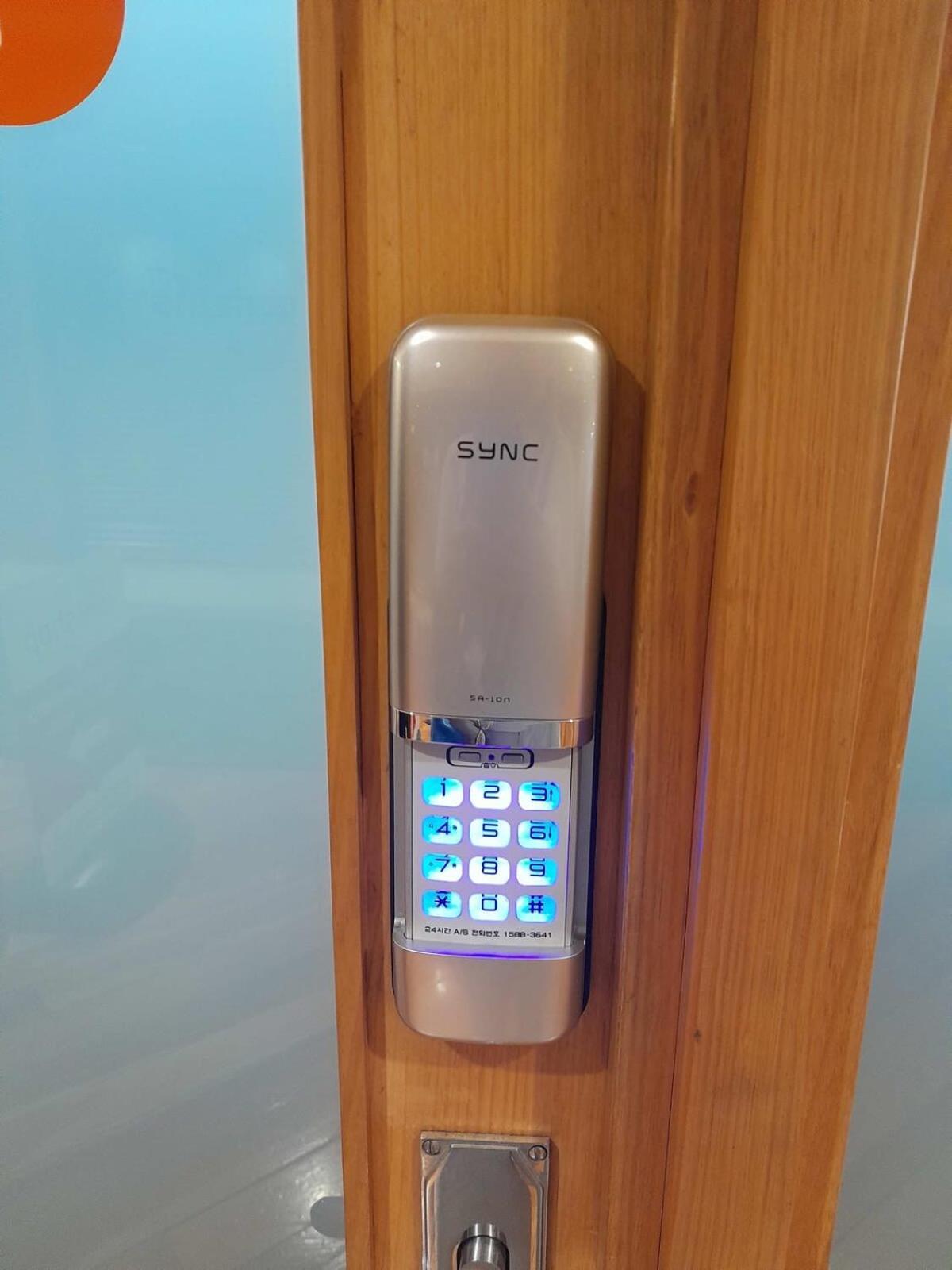 Lovely Bright Apartment With Balcony Pool And Gym 奥克兰 外观 照片